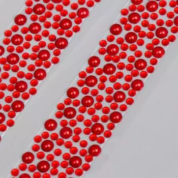 Декоративная самоклеящаяся лента из страз. длина каждой 300 мм, ширина 15-20 мм.