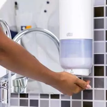 Диспенсер Tork для мыла-пены с сенсором Intuition® (S4) белый