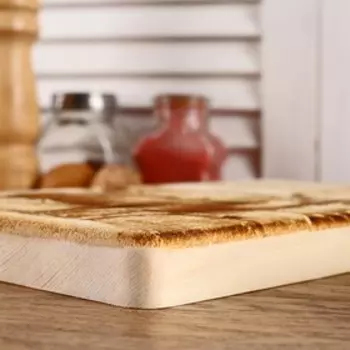 Доска разделочная из массива кедра «Олень», 1828 см