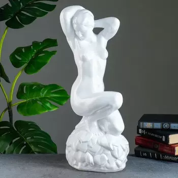 Фигура "Девушка на камне" белая, 19х25х59см