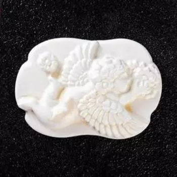 Фигура с подвесом "Ангел с ами" позолота 9х6х1см