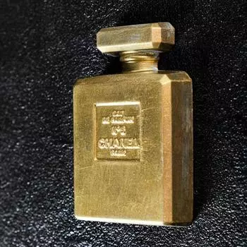 Фигура с подвесом "Флакон духов" латунь 9х5х2см