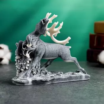 Фигура "Северный олень у елки" 12см