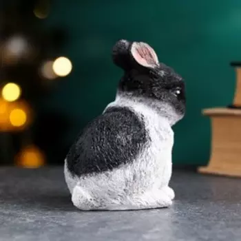 Фигура "Задумчивый зайка" черный, 8х6х9см