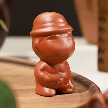 Фигурка для чайной церемонии TAKE IT EASY «Писающий мальчик в шляпе», керамика, 3.53.56 см