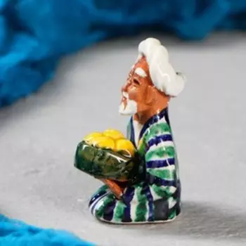 Фигурка керамическая Узбек с лепешкой 8 см, МИКС