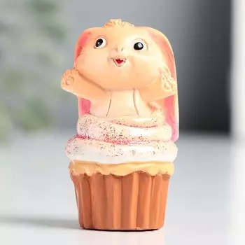 Фигурка полистоун «Зайчик в пирожном», 7 см