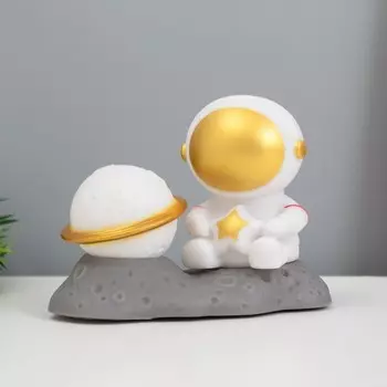Фигурка светящаяся RISALUX «Космонавт со звездой у Сатурна», LED-ночник, 2 Вт, LR44 5813 см