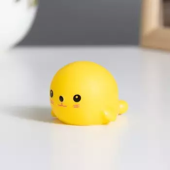 Фигурка светящаяся RISALUX «Стесняш», LED-ночник, 2 Вт, LR44, жёлтый, 4.554 см