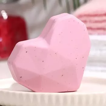 Фигурное мыло-скраб с косточками земляники, сердце, 75 г