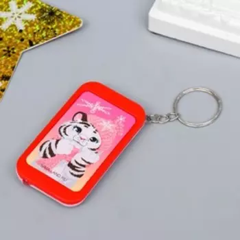 Фонарик на кольце "Тигрушка в шапке и шарфике ловит снежинки" 6,5х3,5х1 см