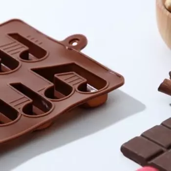 Форма для шоколада Доляна «Ноты», силикон, 19,5121 см, 15 ячеек (4,22,2 см), коричневый