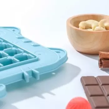 Форма для льда и шоколада «Котик», 25 ячеек, 17×17,5×1,5 см, цвет МИКС