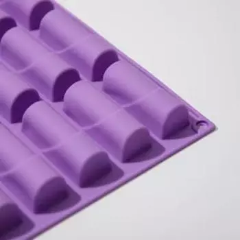 Форма для выпечки Доляна «Батончик», силикон, 3017.5 см, 20 ячеек (6.52.52 см), фиолетовая