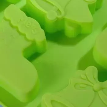 Форма для выпечки новогодняя Доляна «Новый год. Колокольчики и сапожок», силикон, 25,517 см, 6 ячеек, цвет зелёный