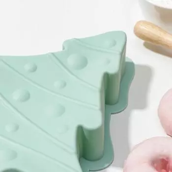 Форма для выпечки новогодняя Доляна «Ёлочка с гирляндой», силикон, 2725 см, зелёная