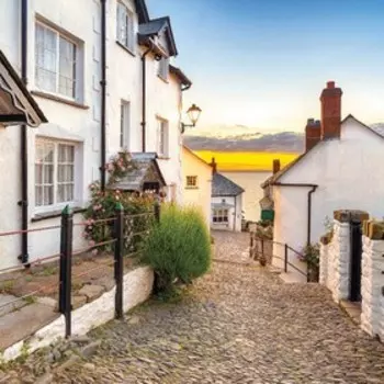 Фотообои Улица в Девоне 2,7*2,7 (из 3 листов)