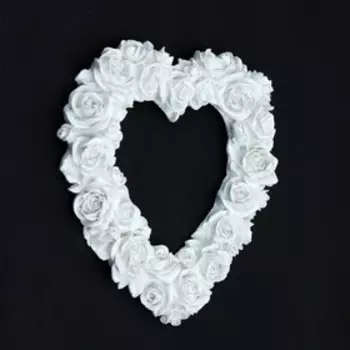 Фоторамка "Сердце из роз" белая