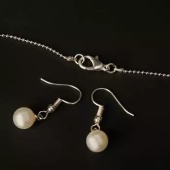 Гарнитур 2 предмета: серьги, кулон "Юность" цветок в круге, цвет белый в серебре, 40см