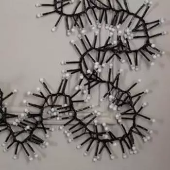 Гирлянда «Нить» 4 м мишура с шариками, IP44, УМС, тёмная нить, 400 LED, свечение фиолетовое/белое, 8 режимов, 31 В