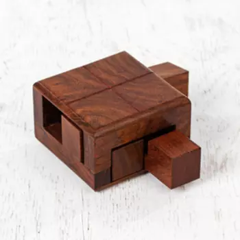 Головоломка дерево 7,5х7,5х5 см