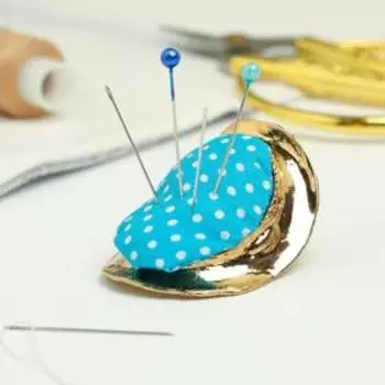 Игольница «Котёнок и шляпа», под зoлoто