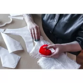 Игольница с петлёй «Сердце», 8.56.53.5 см, красная