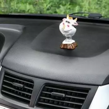 Игрушка на панель авто, "Коровка" качающая головой