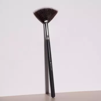 Кисть для макияжа «Brush GRAPHITE», веерная, 19 см, цвет тёмно-серый