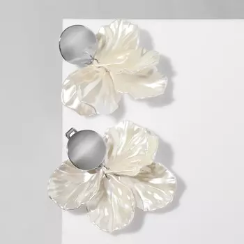 Клипсы для ушей QF «Ветерок», цвет белый в серебре