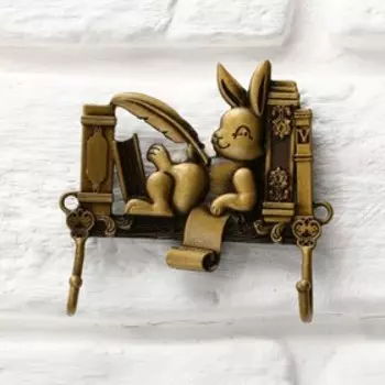 Ключница металл «На книгах», заяц, 6 х 7,6 см