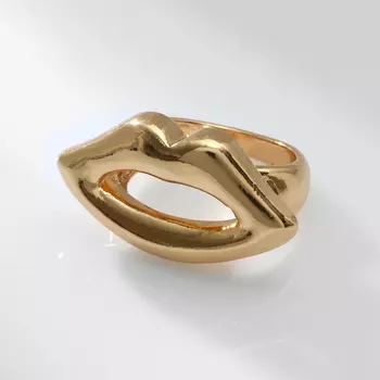 Кольцо металл «Тренд» губы, цвет золото, размер 17