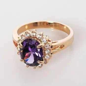 Кольцо с аметистом "Овал в цирконах", позолота с родированием, размер 18