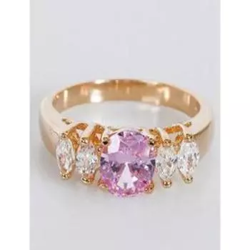 Кольцо с розовым фианитом кабошон в цирконах, позолота с родированием , размер 16