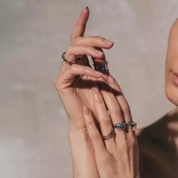 Кольцо "Крыло" перья, цвет серебро, безразмерное