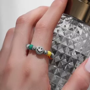 Кольцо «Смайлик», цветное в серебре, 17 размер