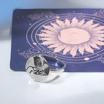 Кольцо «Солнце» над рукой, цвет серебро, 18 размер