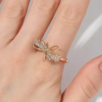 Кольцо XUPING бантик, цвет белый в золоте, размер 18