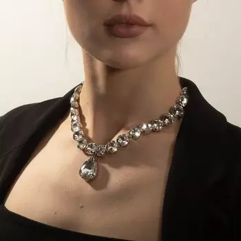 Колье «Драгоценность» капля, белое в серебре, 34 см