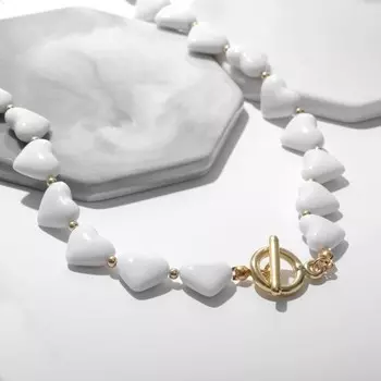 Колье «Перламутр» сердца, белое в золоте, 42 см