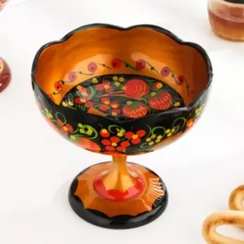 Конфетница «Земляничка», резная, хохлома