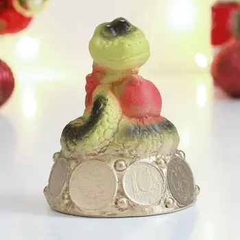 Копилка для денег «Змея в монетах», гипс, 7710 см