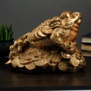 Копилка для денег «Лягушка на монетах», гипс, 2535см