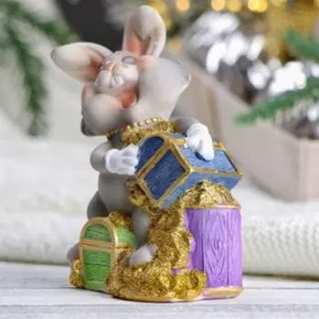 Копилка "Заяц держит сундук" серый, 9х7х12см