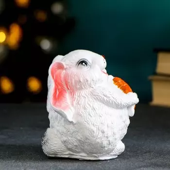 Копилка "Заяц с морковкой" белый, 13х11см