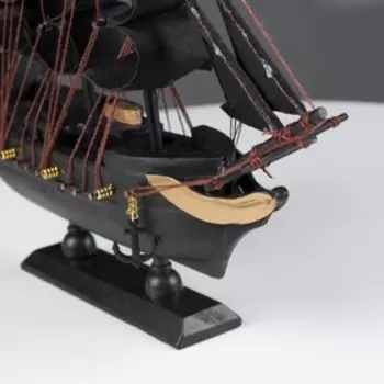 Сувенирная модель корабля «Веселый Роджер», чёрные паруса, 24622 см