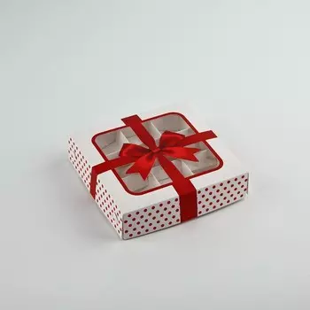 Коробка для конфет «Подарок», 14.7 х 14.7 х 3.5 см