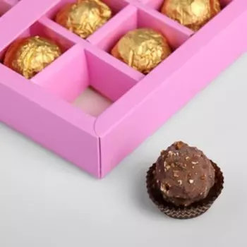 Коробка под 9 конфет с обечайкой, сиреневый, 14.514.53.5 см