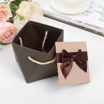 Коробка подарочная 15 х 15 х 11,5 см