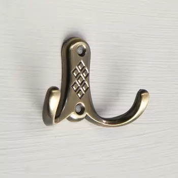 Крючок мебельный ТУНДРА TKd=024, двухрожковый, бронза